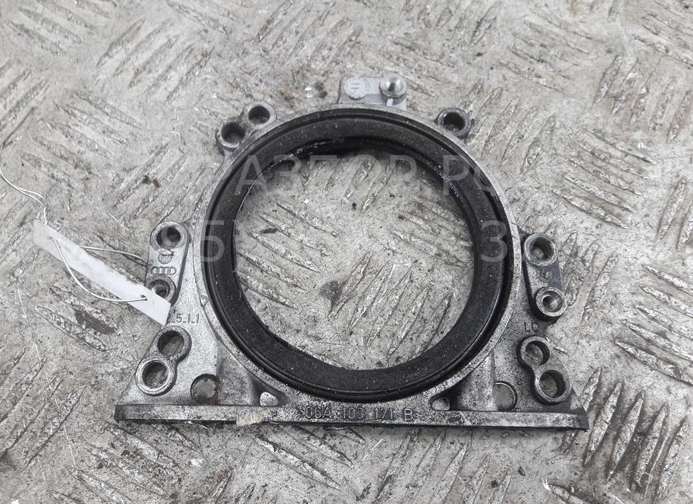 Крышка двигателя передняя