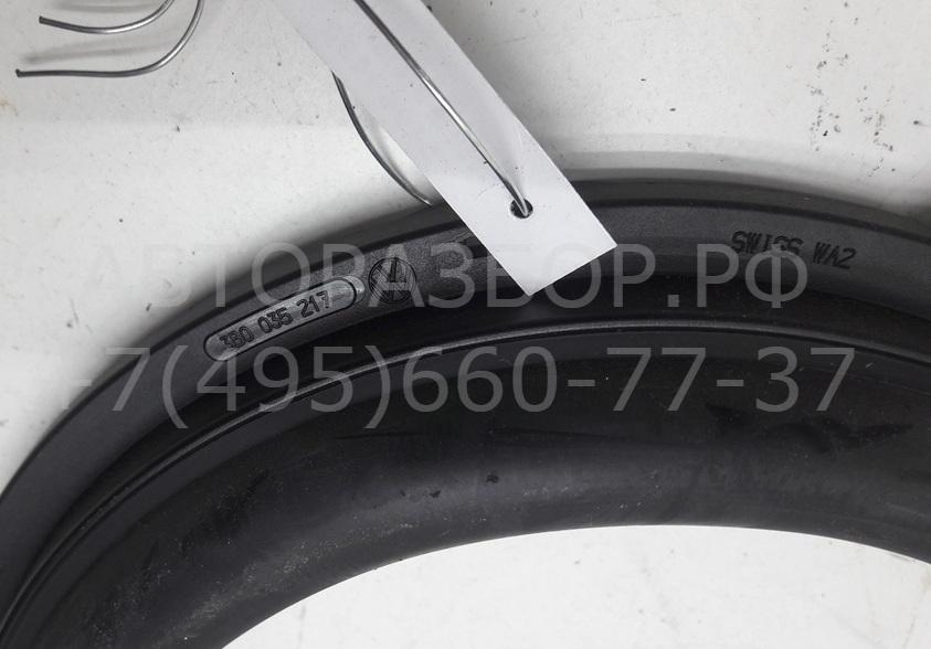 Накладка двери передней правой