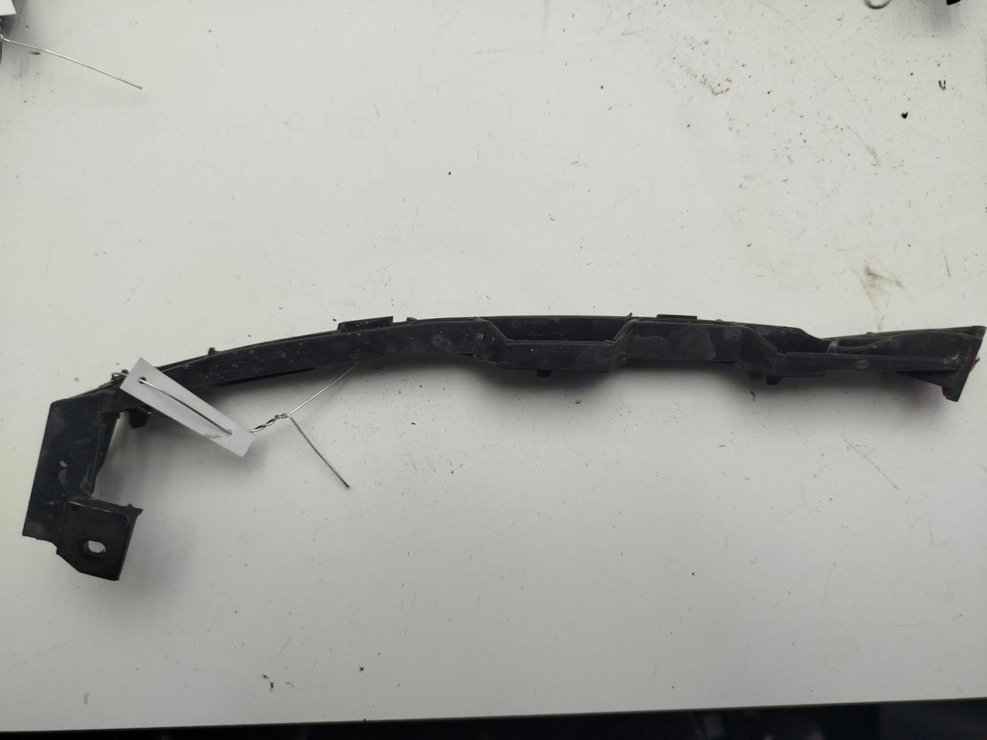 Кронштейн переднего бампера левый