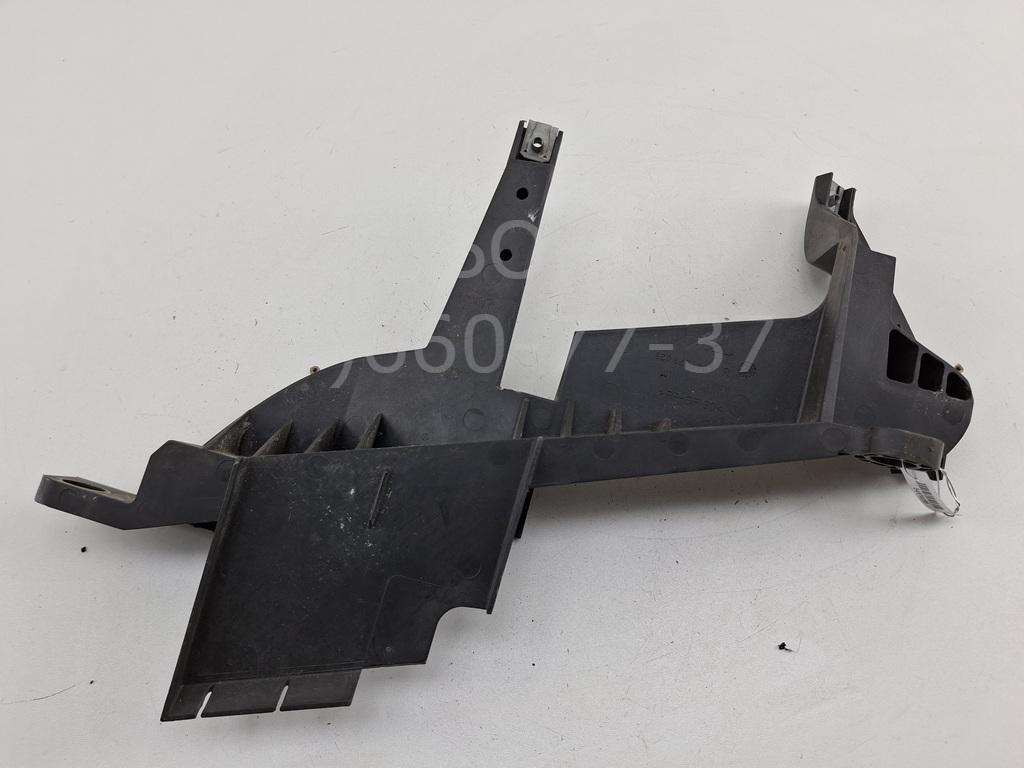 Кронштейн фар правый