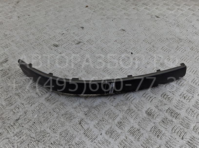 Молдинг переднего бампера правый