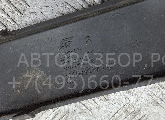 Молдинг переднего бампера правый