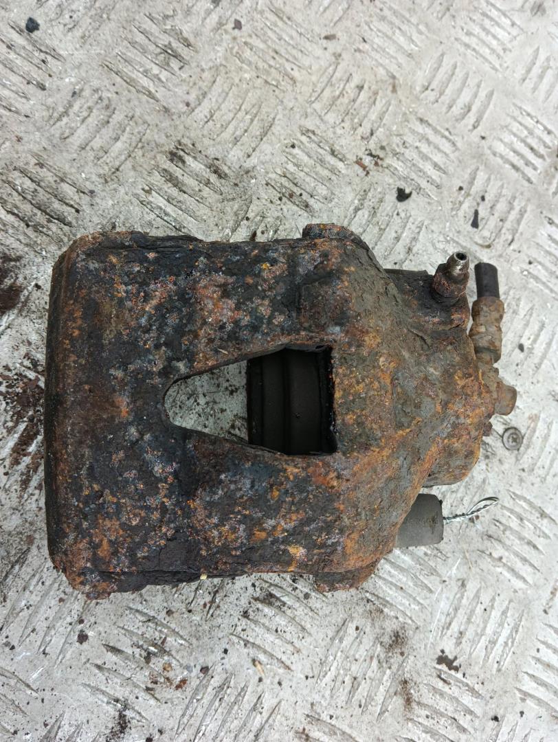 Суппорт передний правый