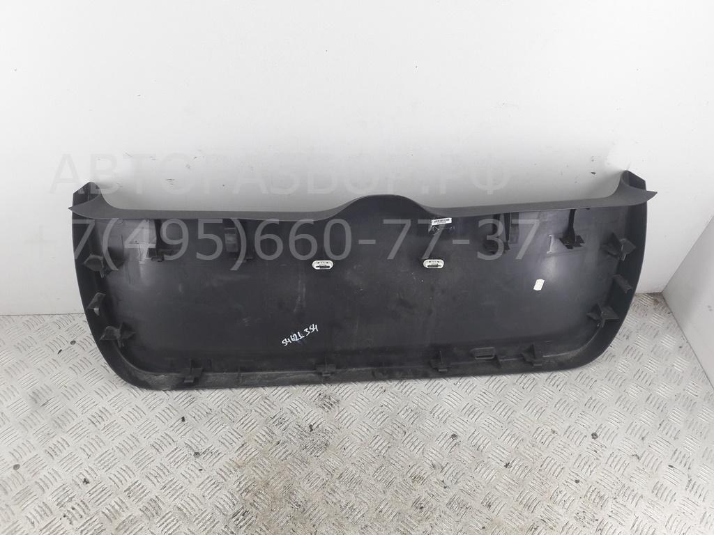 Обшивка крышки багажника