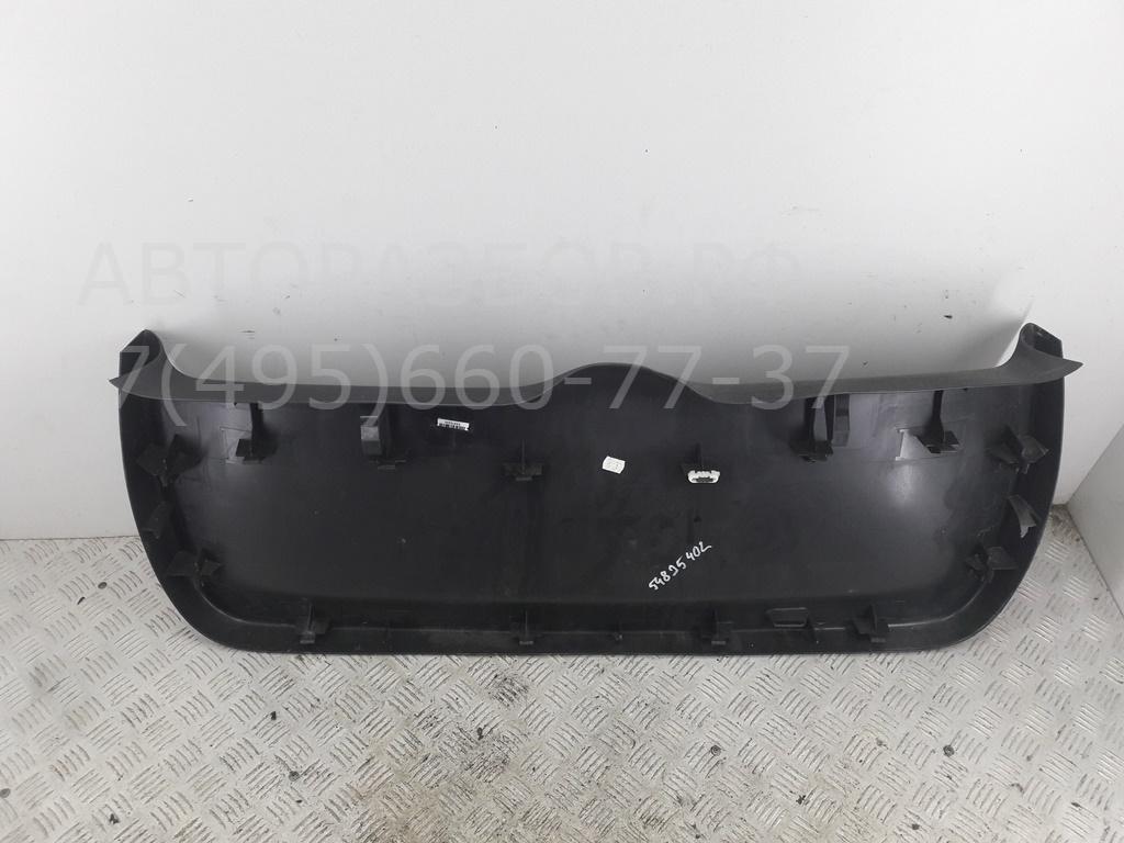 Обшивка крышки багажника