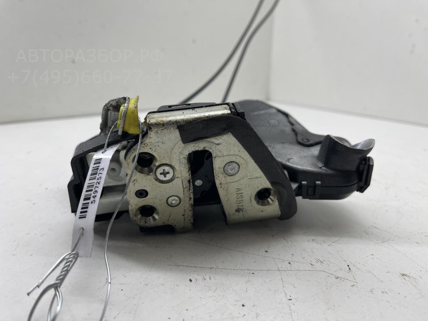 Замок двери передней левой