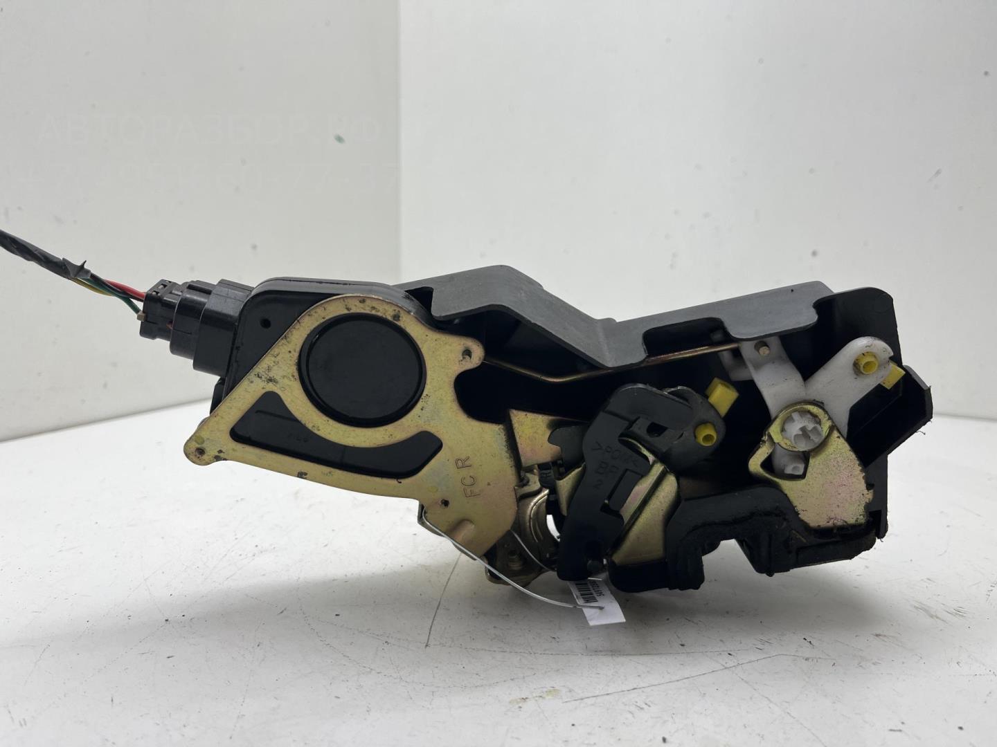 Замок двери задней правой