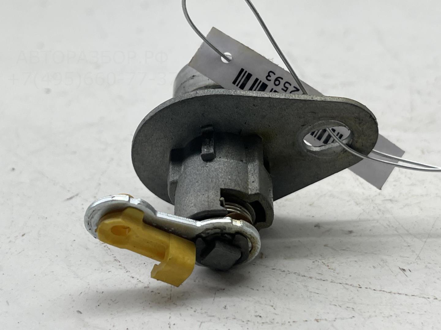 Вставка замка багажника