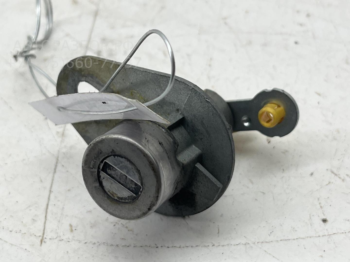 Вставка замка багажника