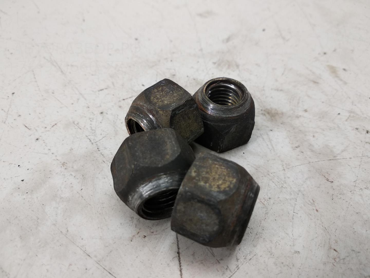 Болт колесный