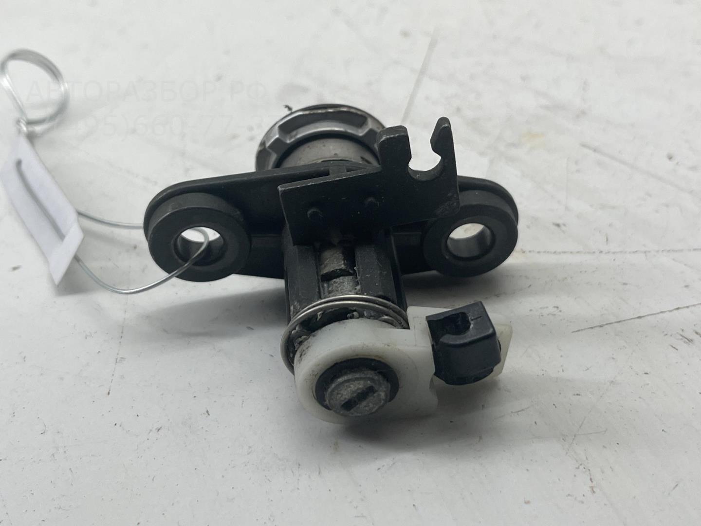 Вставка замка багажника