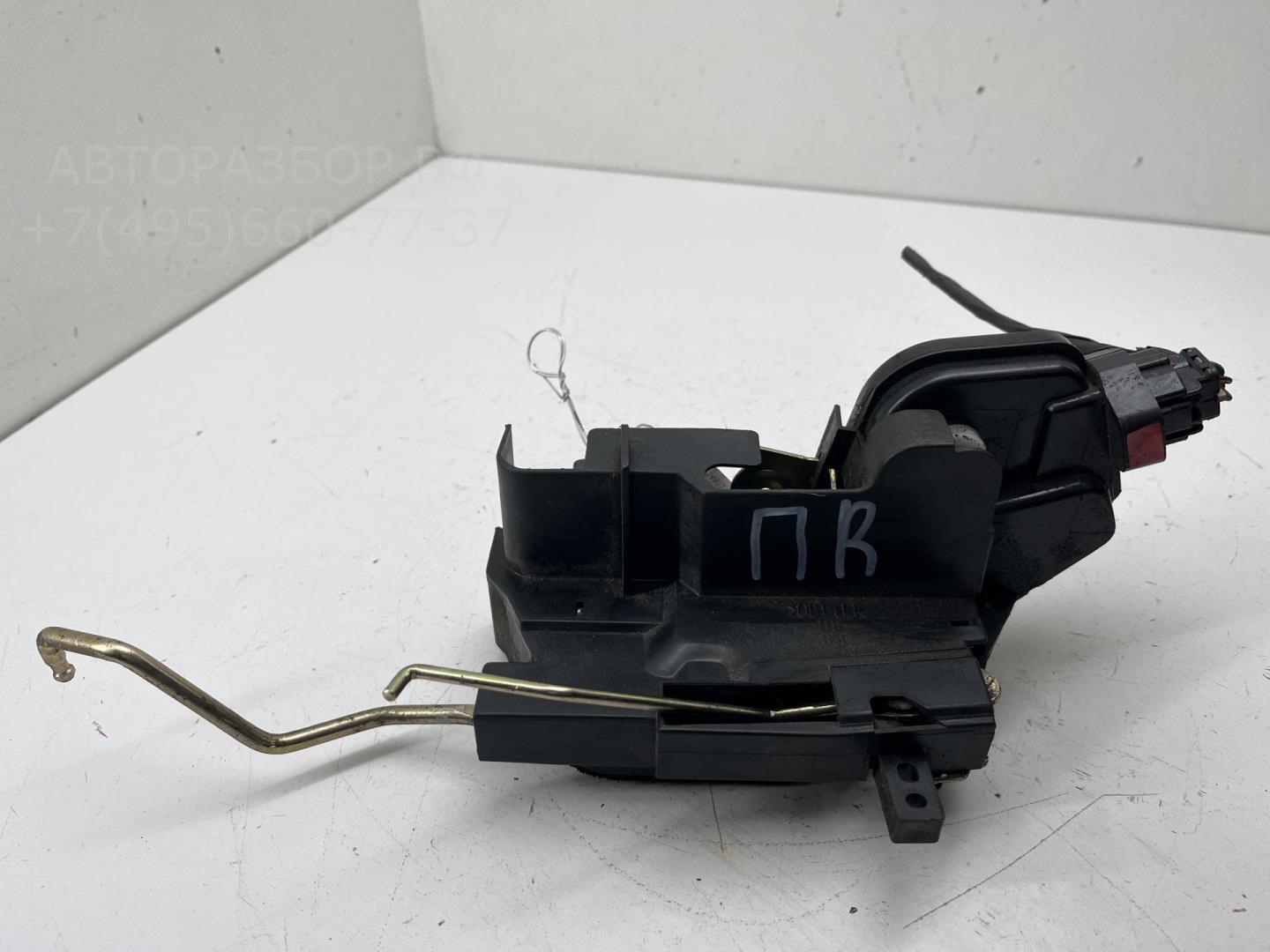 Замок двери передней правой