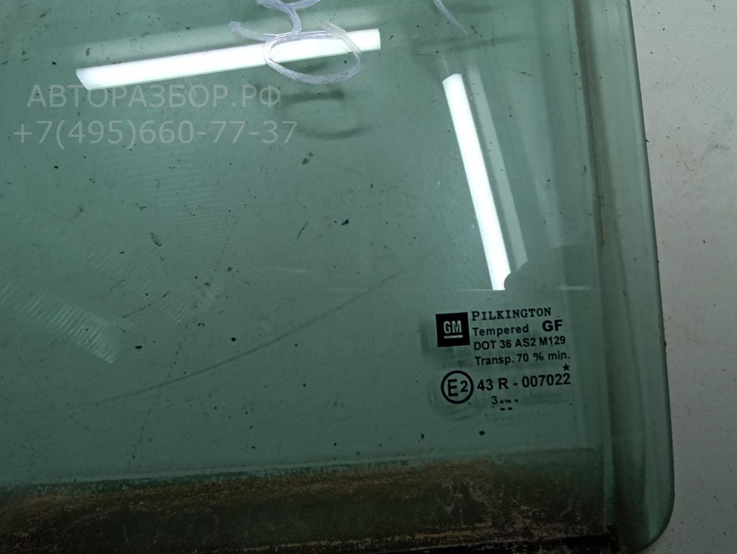 Стекло двери задней левой (форточка)