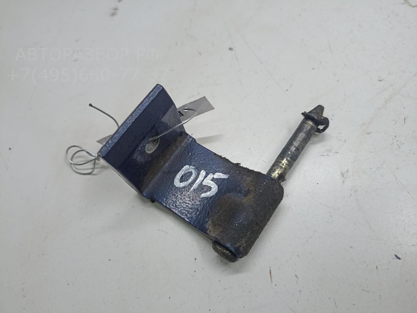 Петля крышки багажника