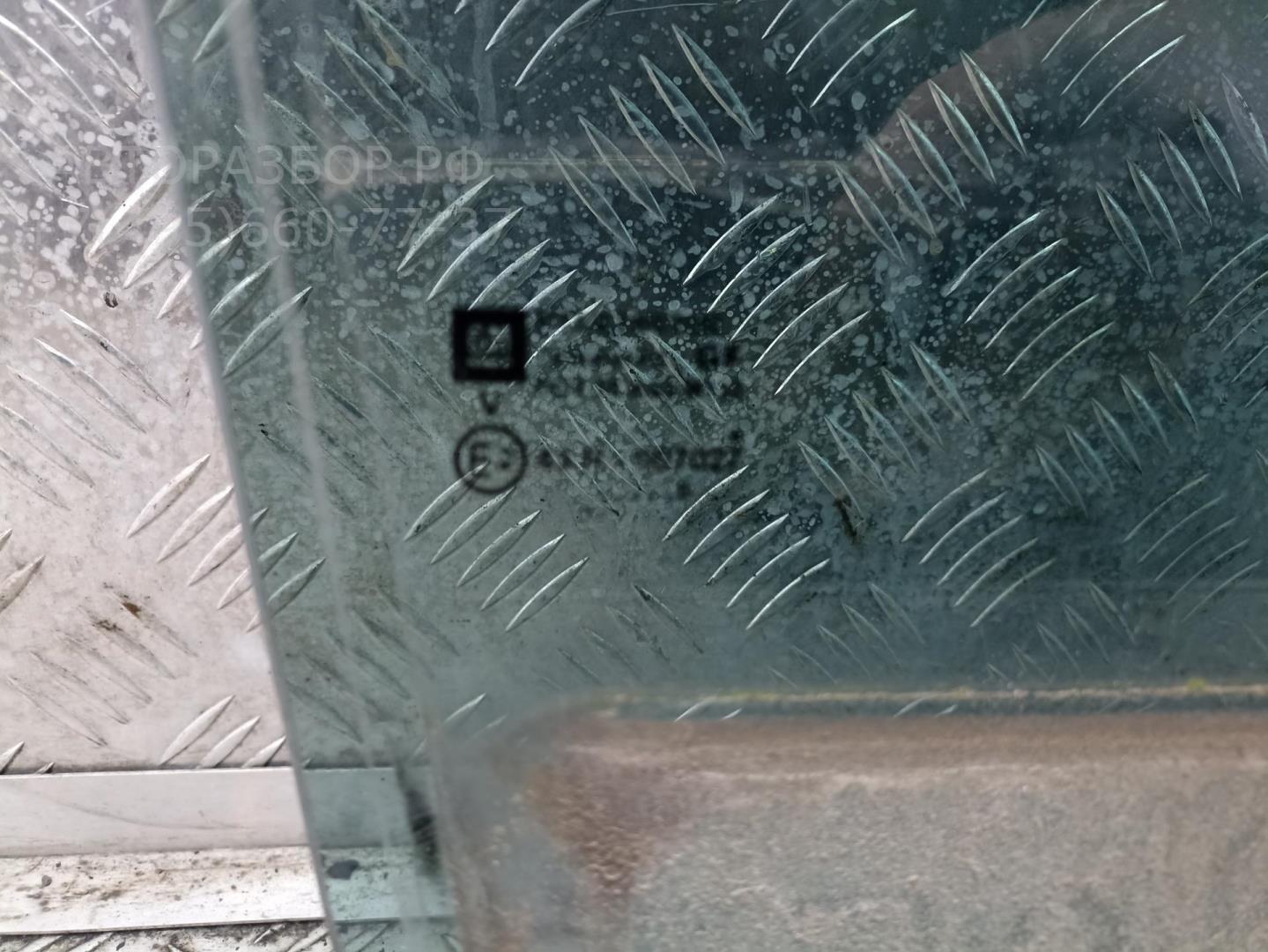 Стекло двери задней правой