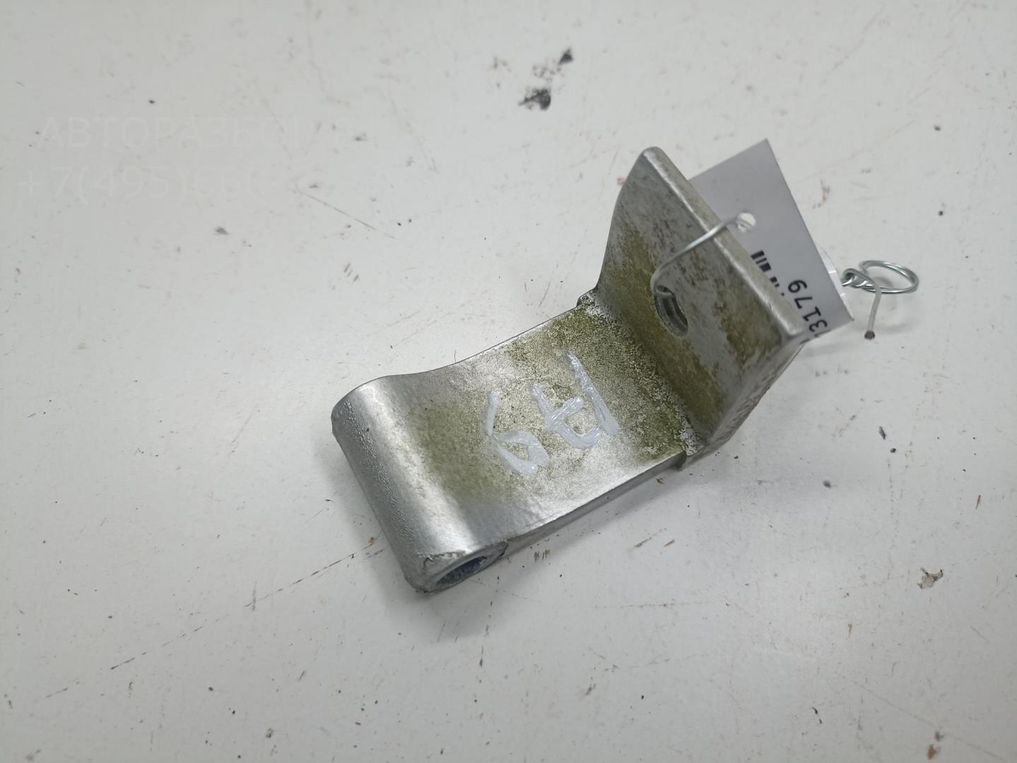 Петля крышки багажника