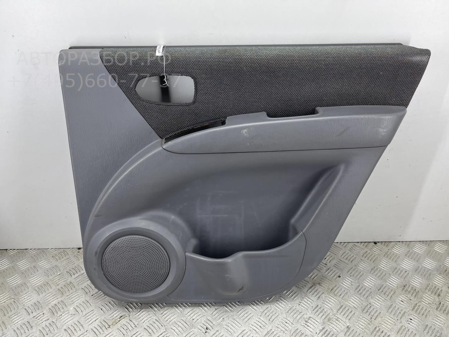 Обшивка двери задней правой