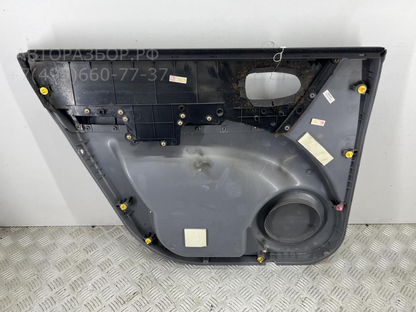 Обшивка двери задней правой