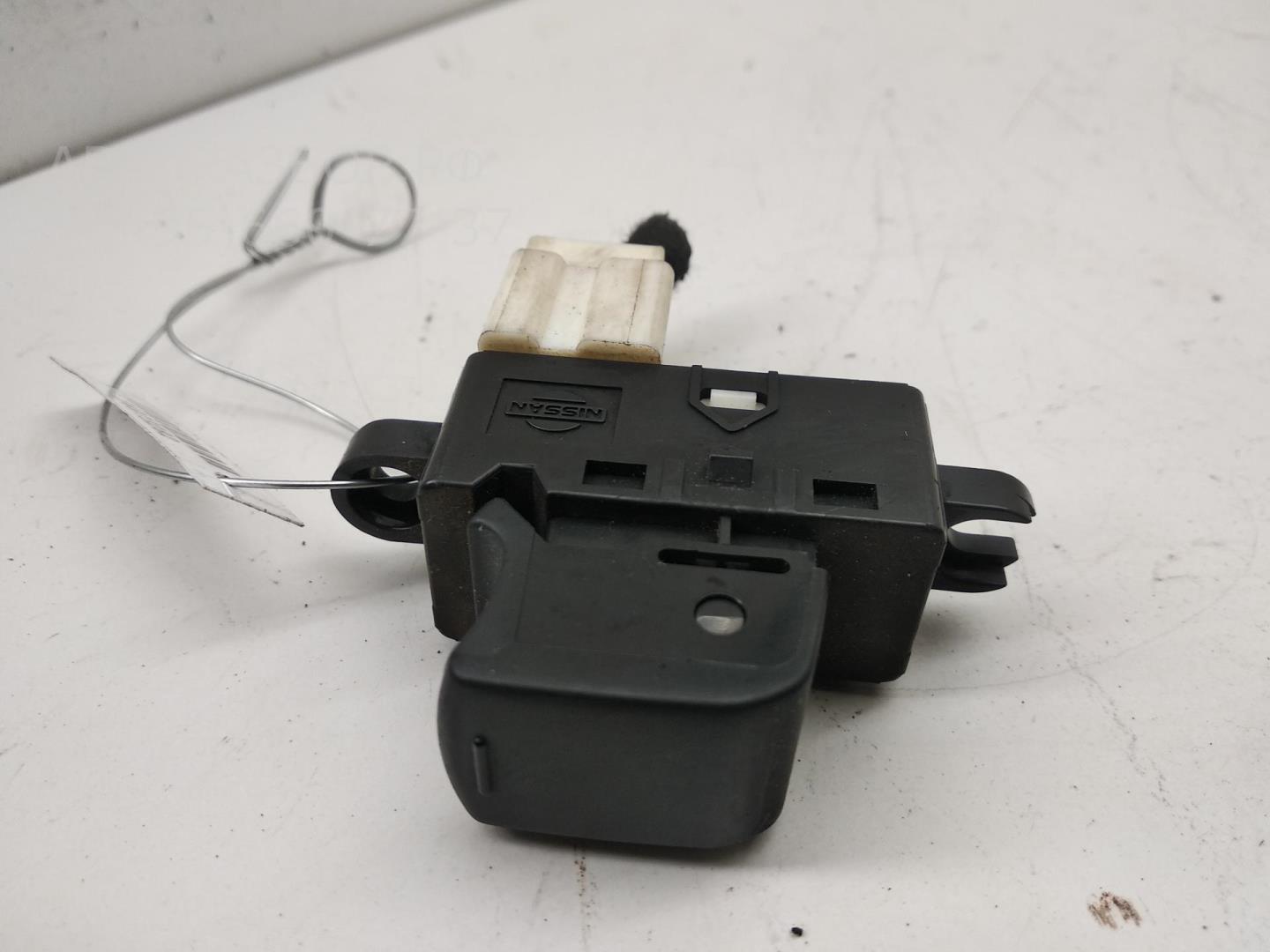 Кнопка стеклоподъемника