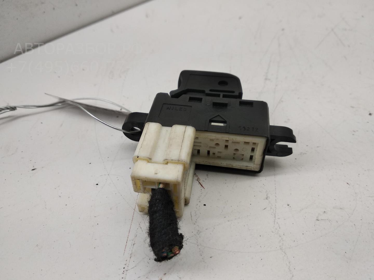 Кнопка стеклоподъемника