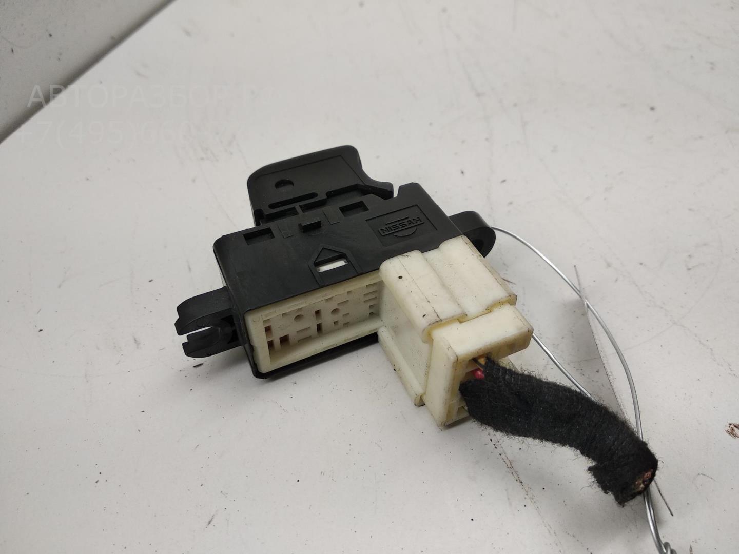 Кнопка стеклоподъемника