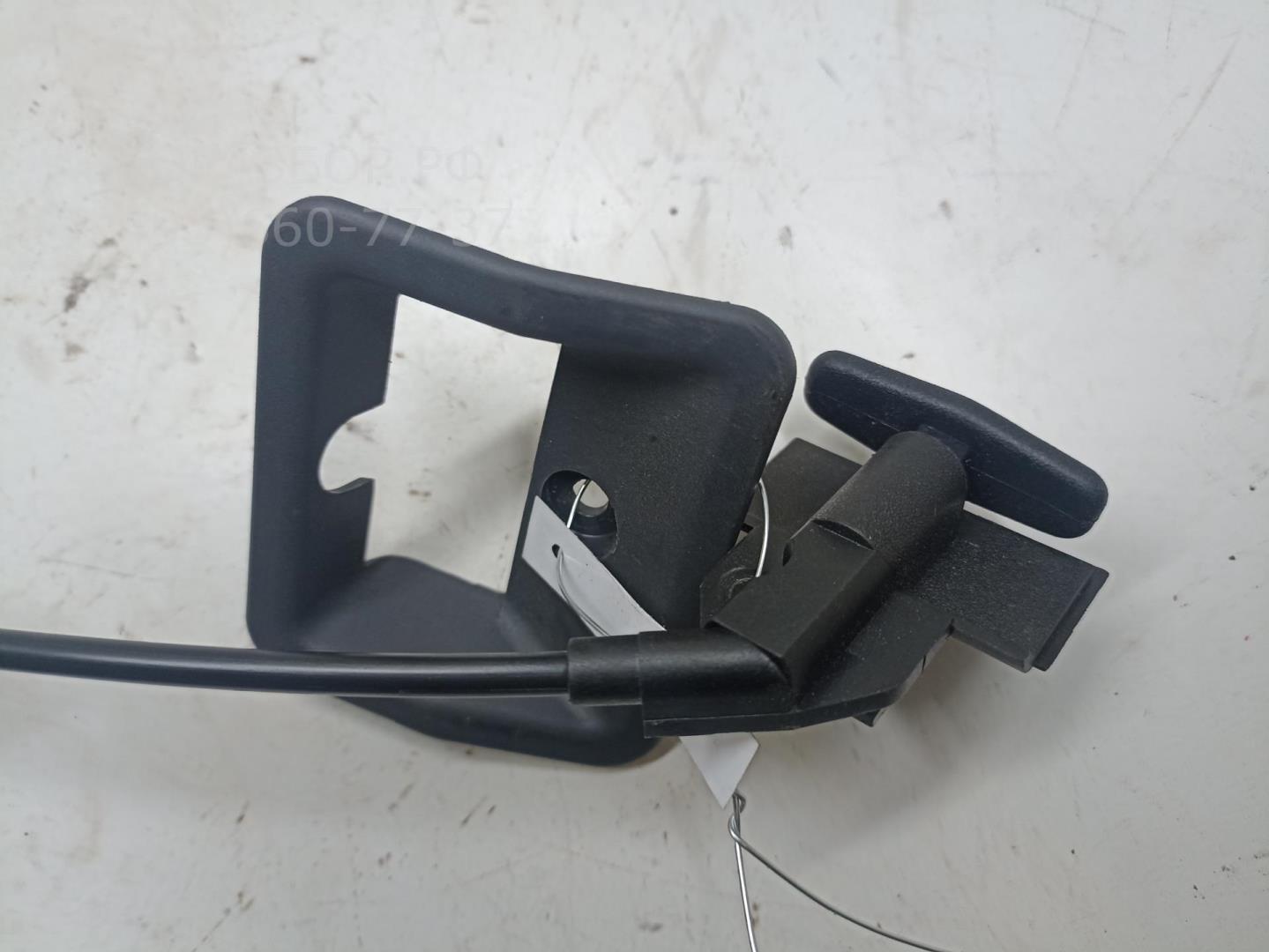 Трос открывания багажника