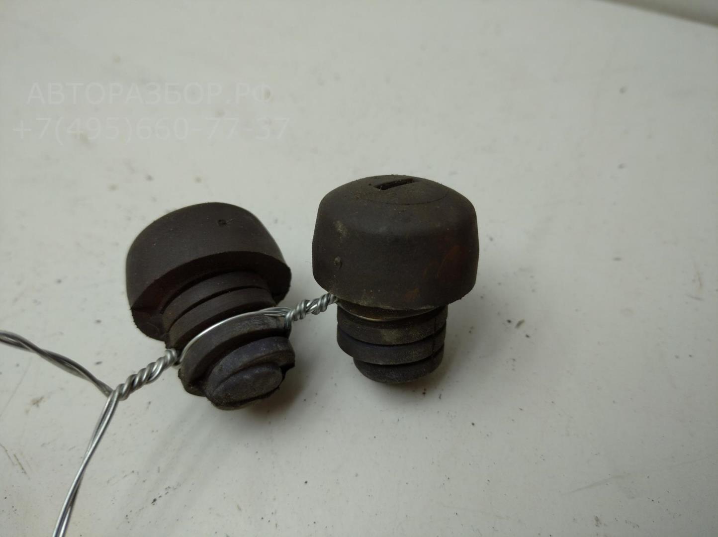 Замок капота