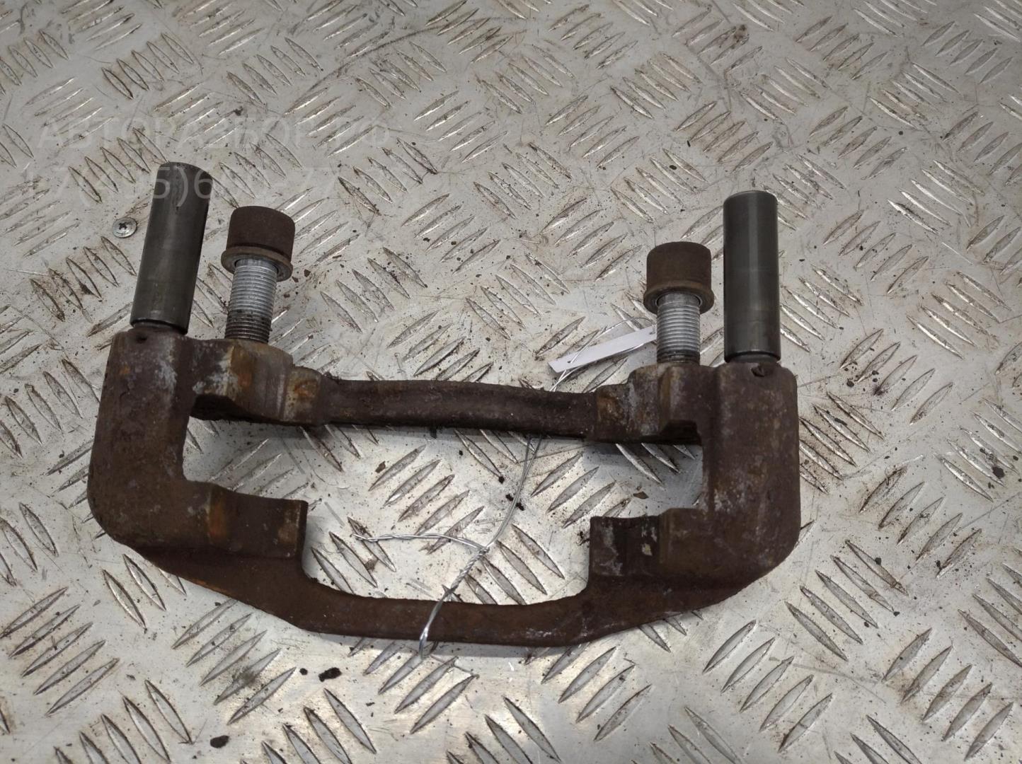 Скоба суппорта переднего