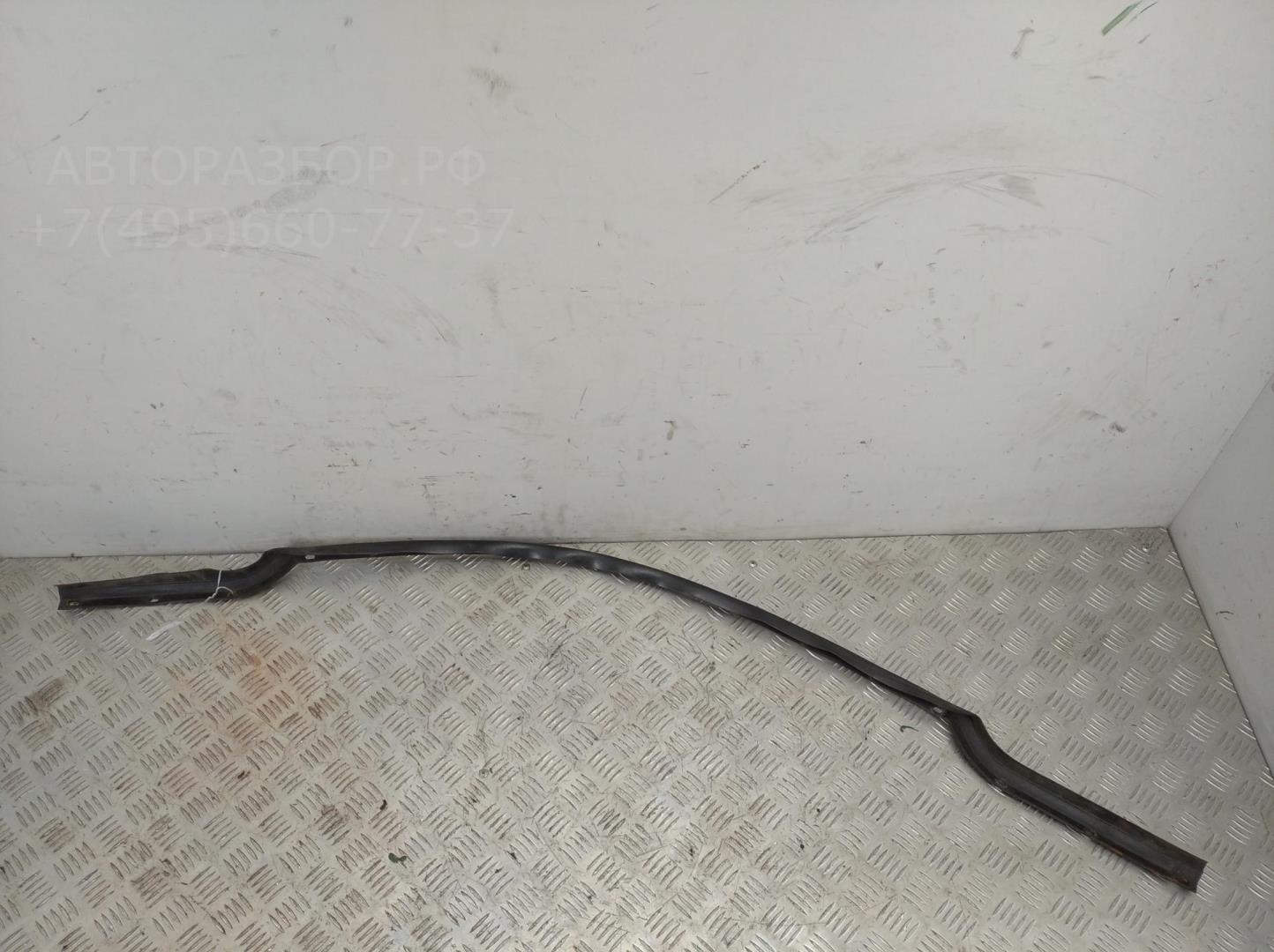 Уплотнитель капота