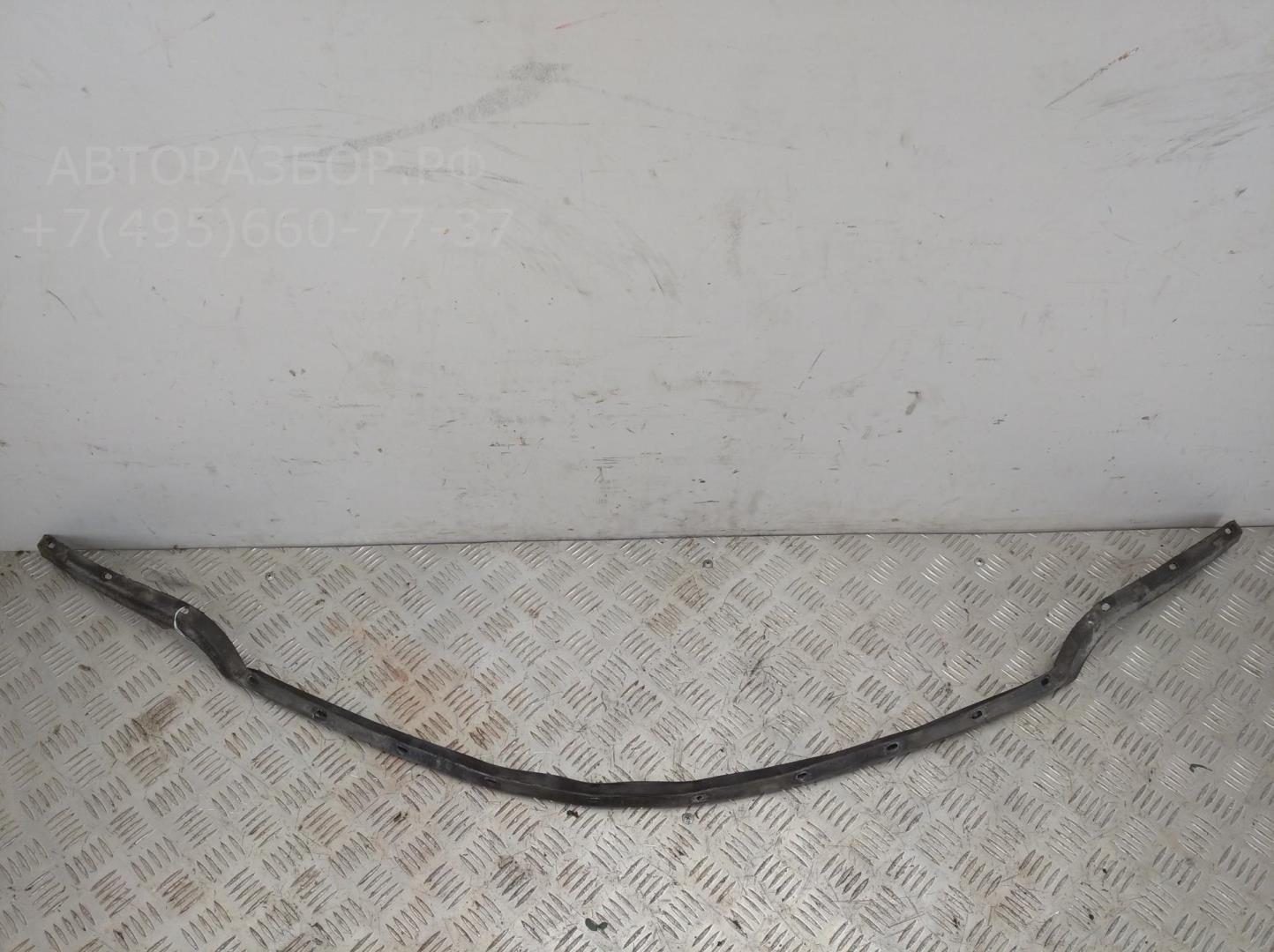 Уплотнитель капота