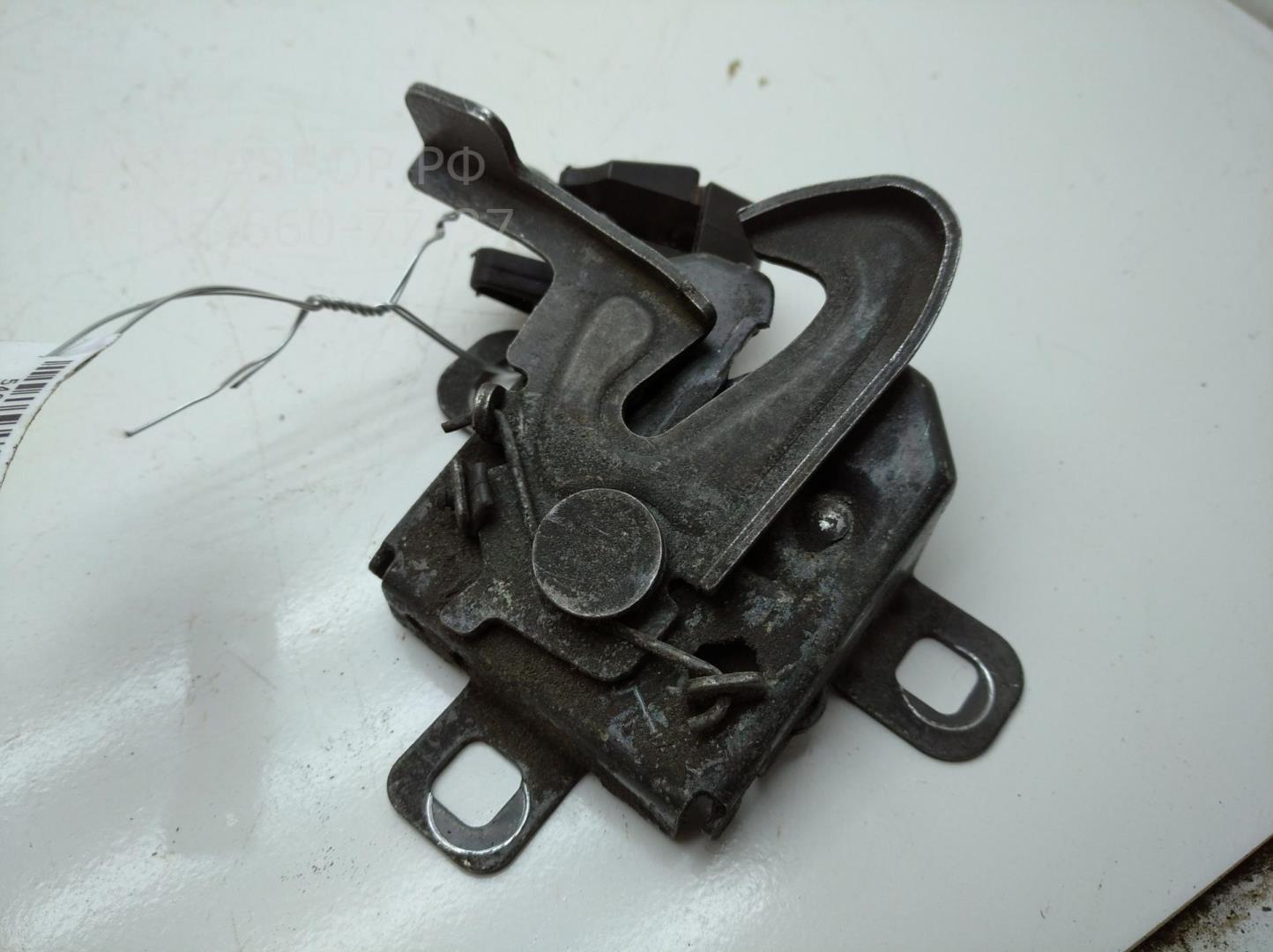 Замок капота