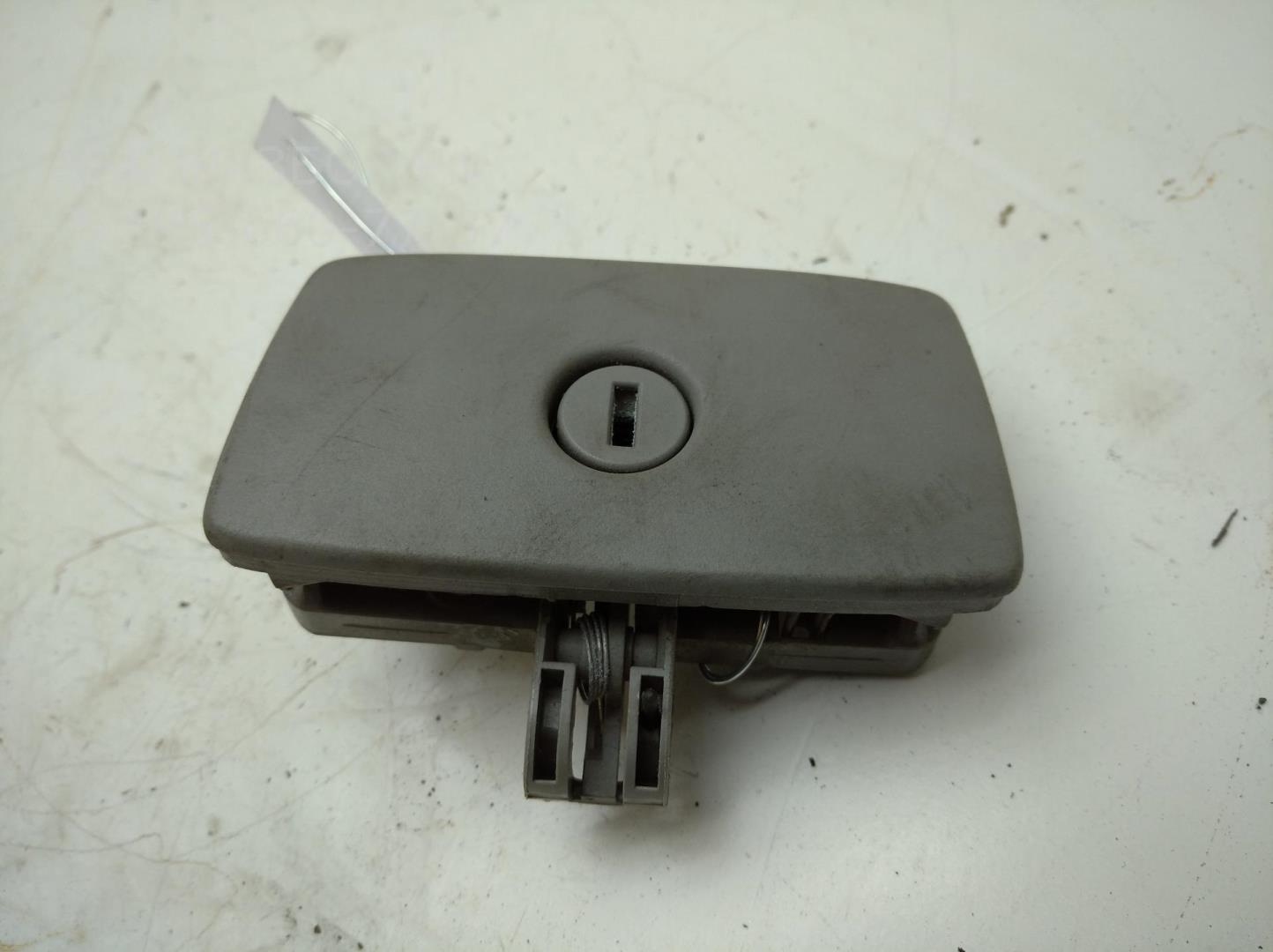 Замок бардачка