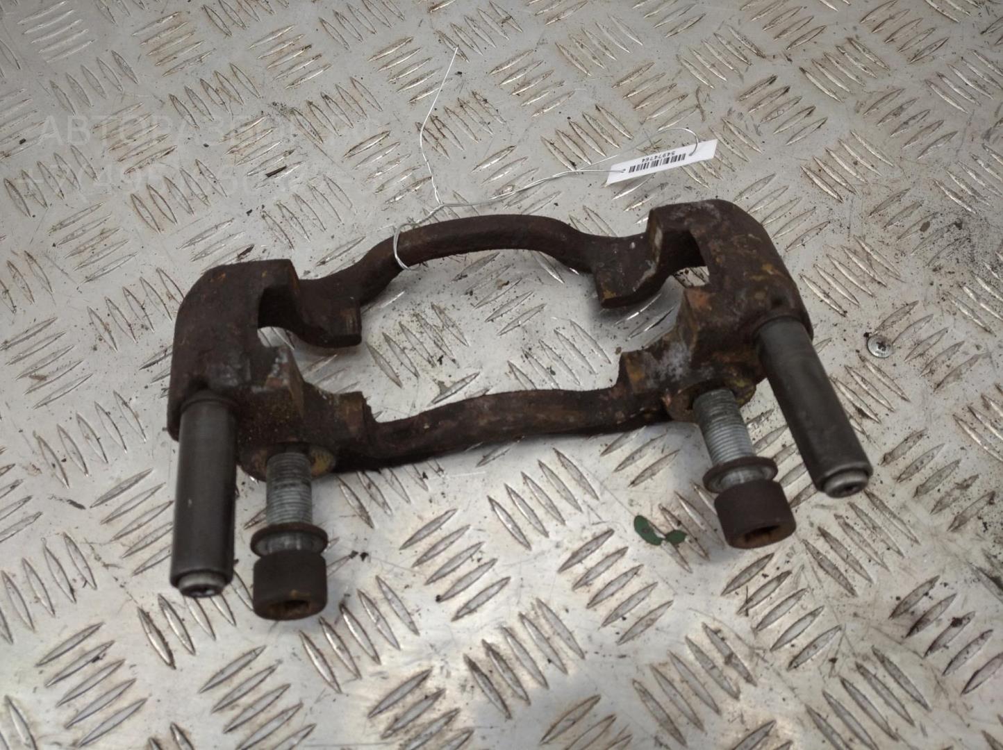 Скоба суппорта переднего