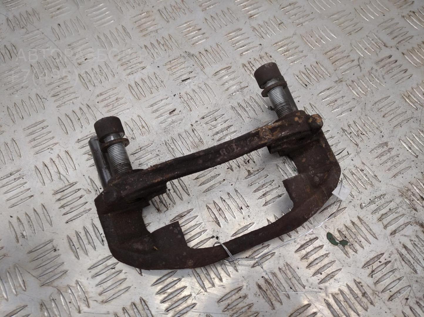 Скоба суппорта переднего