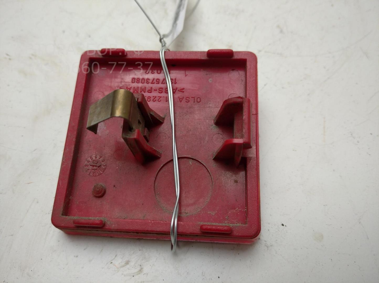 Отражатель передний правый у фары