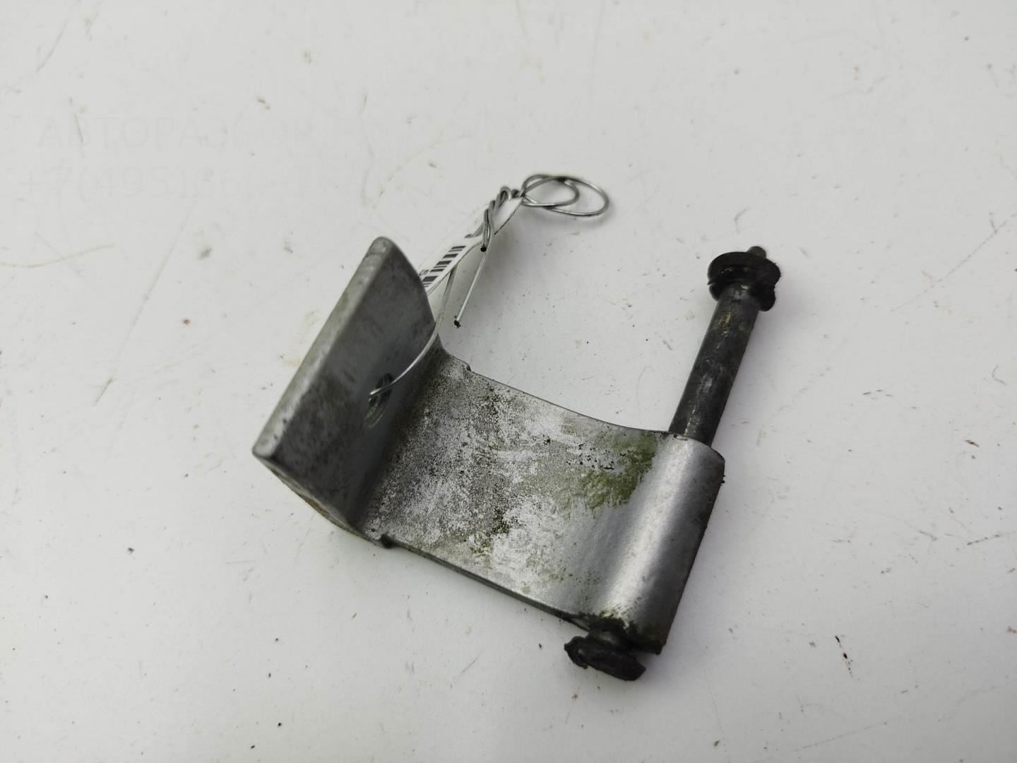 Петля крышки багажника