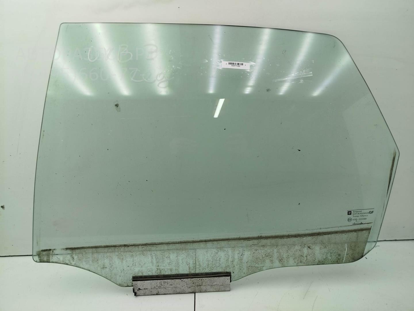 Стекло двери задней левой