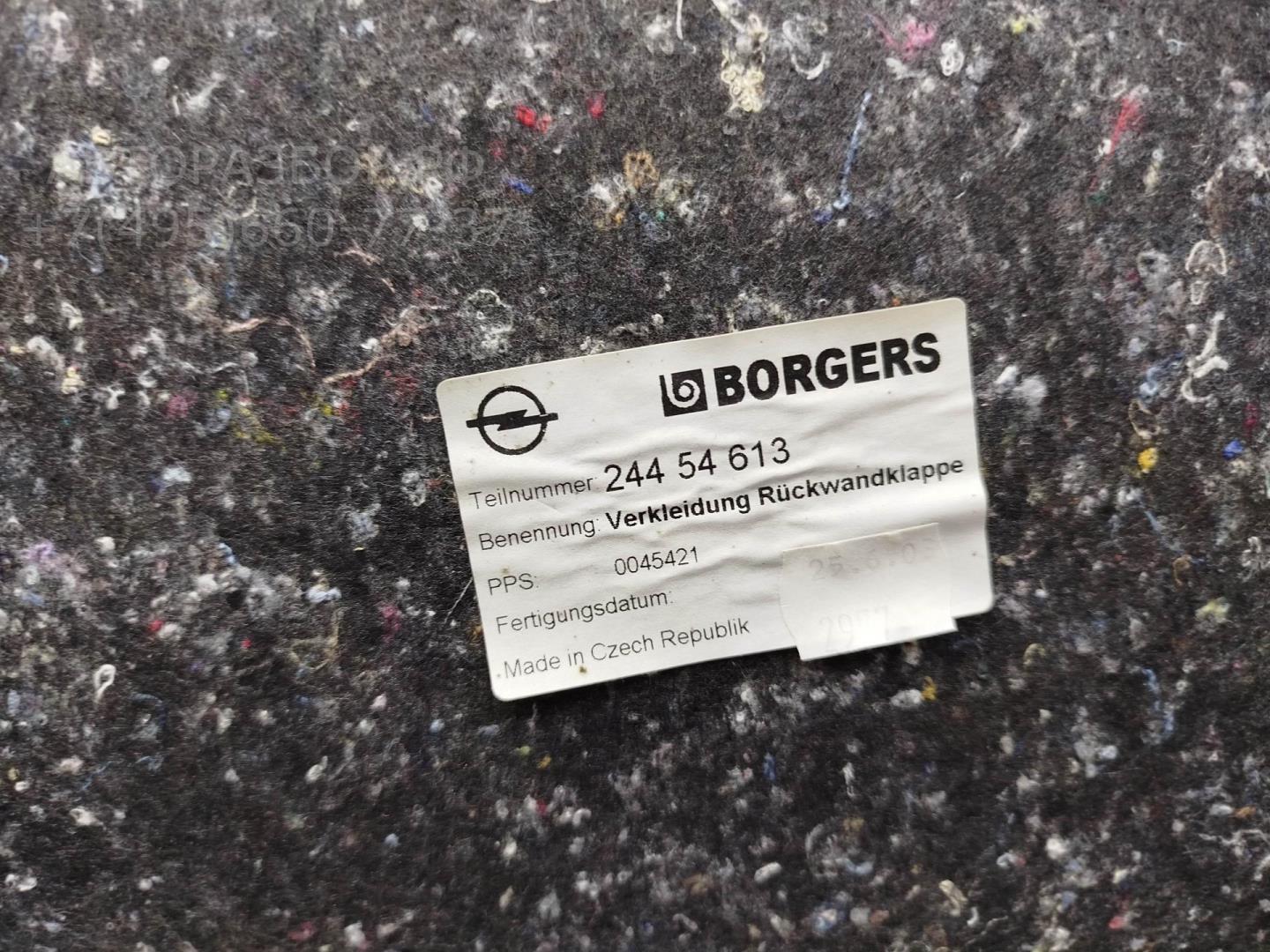 Обшивка крышки багажника