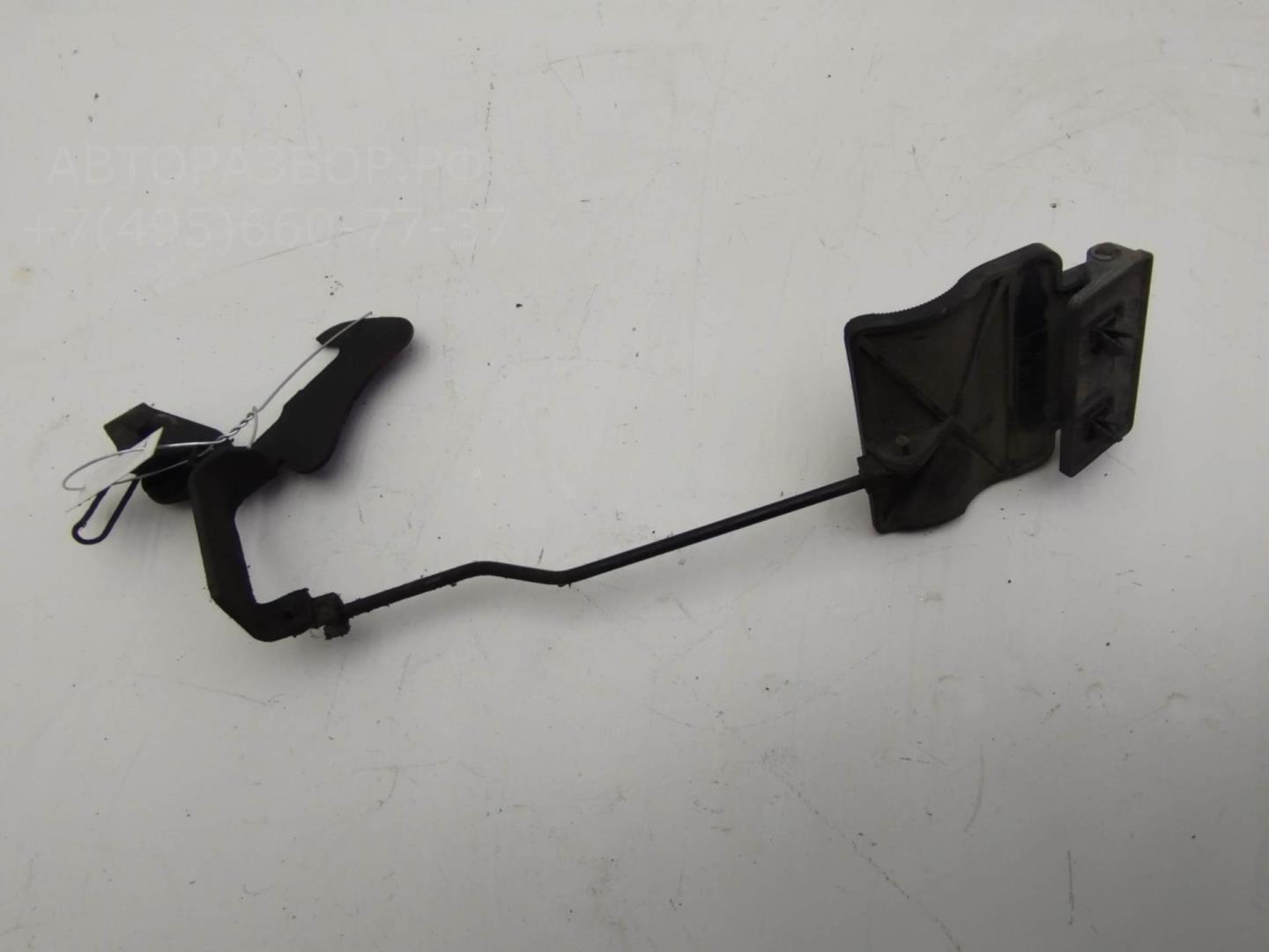 Замок капота