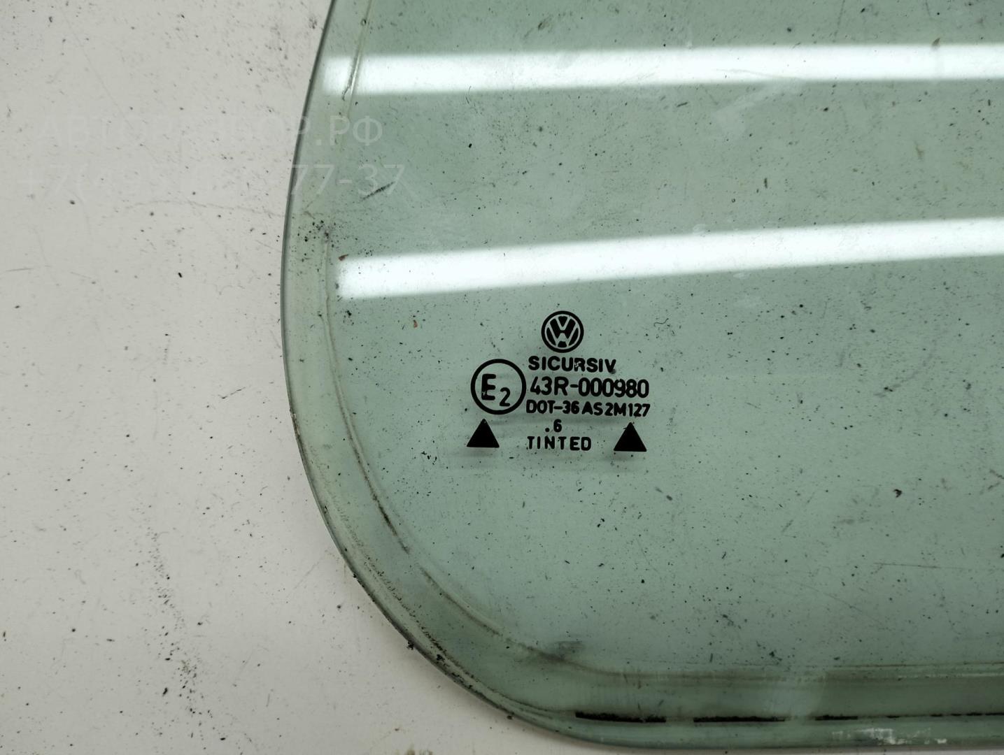 Стекло двери задней правой (форточка)