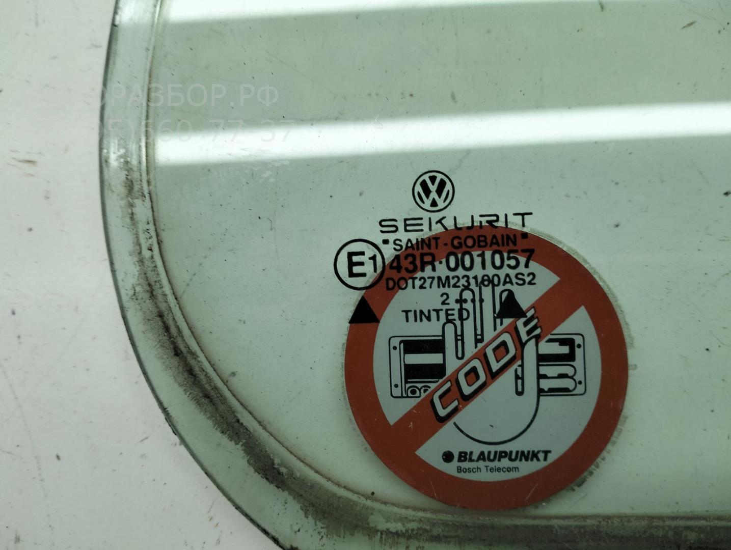 Стекло двери задней правой (форточка)