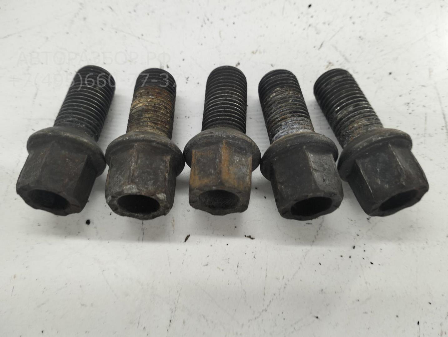 Болт колесный