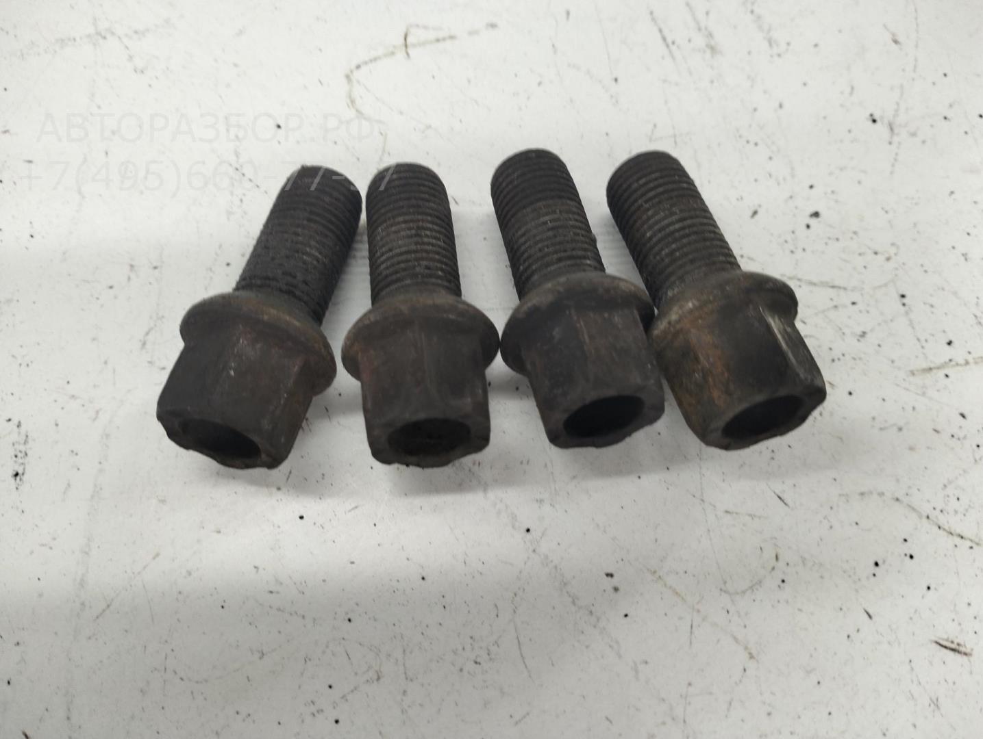 Болт колесный