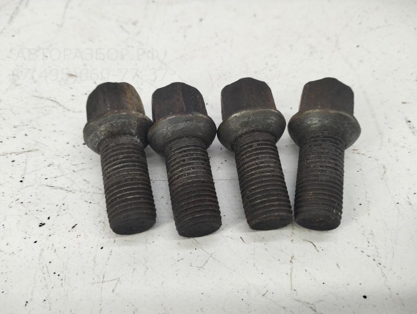 Болт колесный