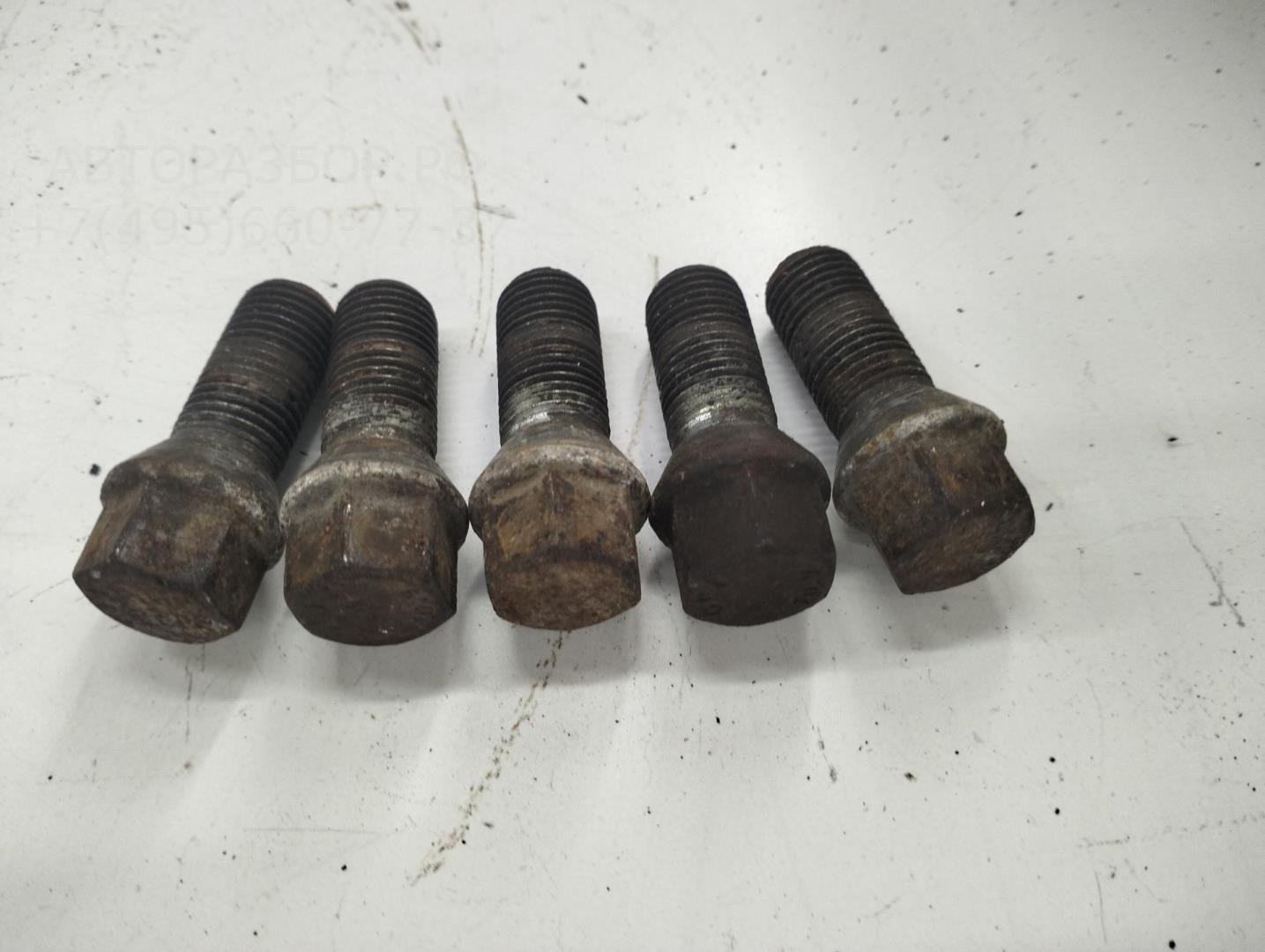 Болт колесный