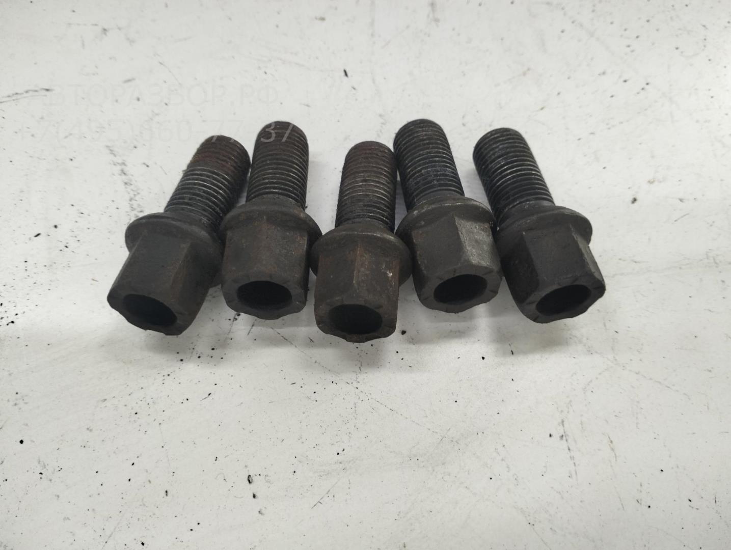 Болт колесный