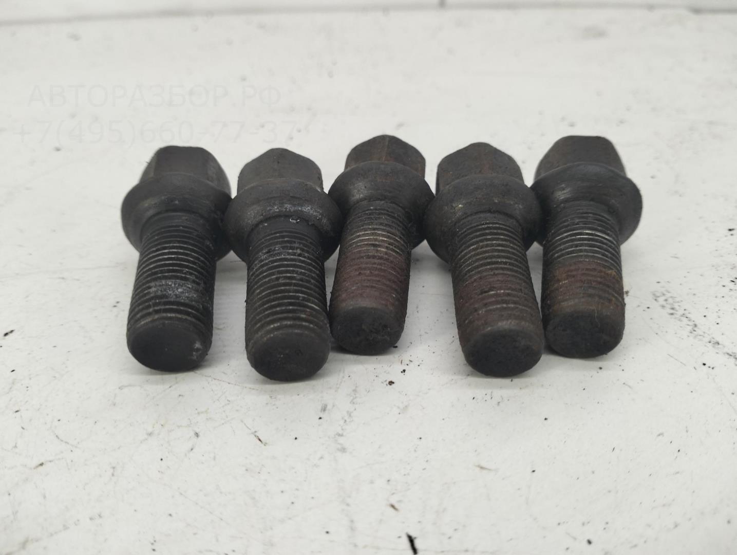 Болт колесный