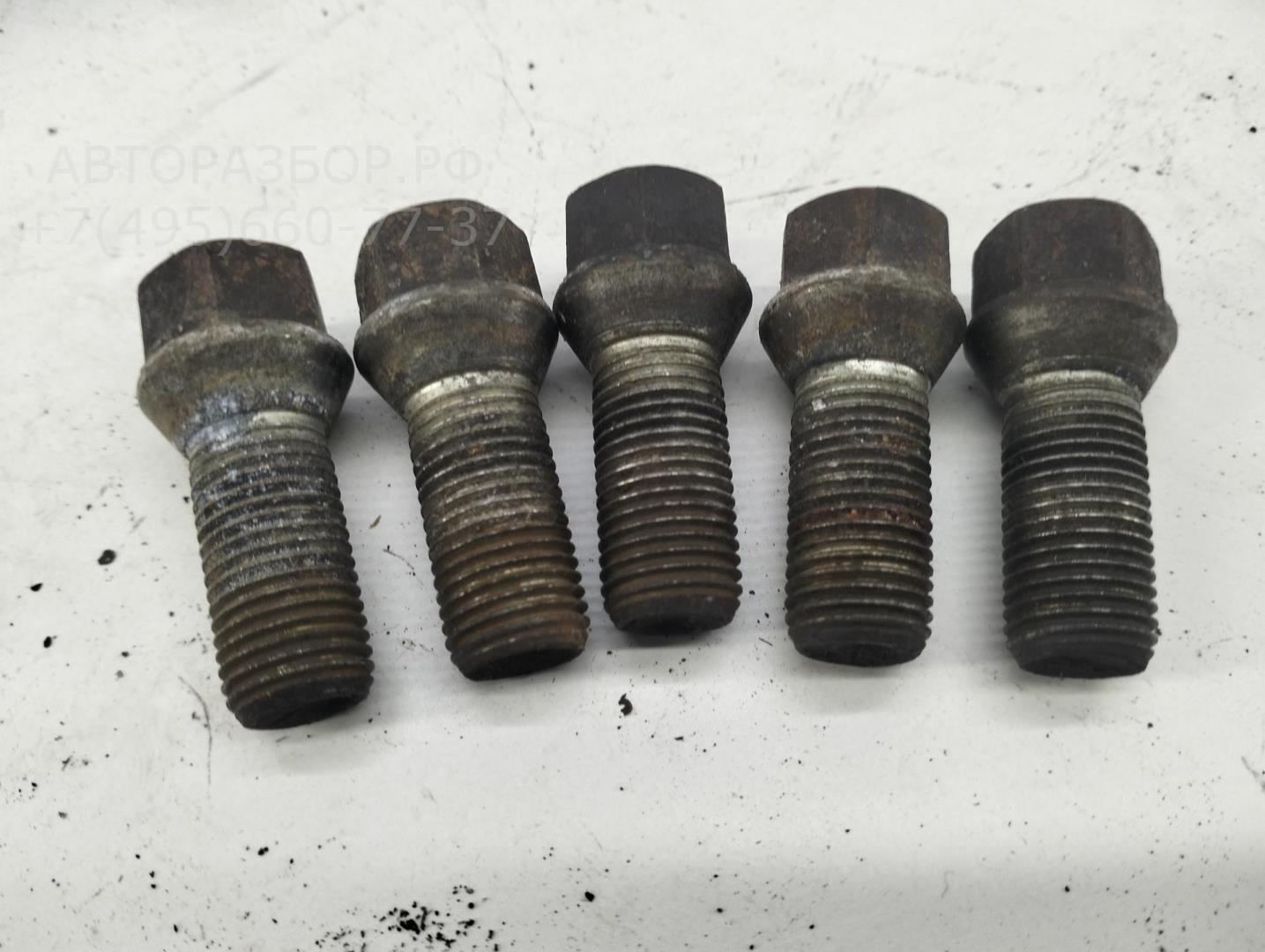 Болт колесный