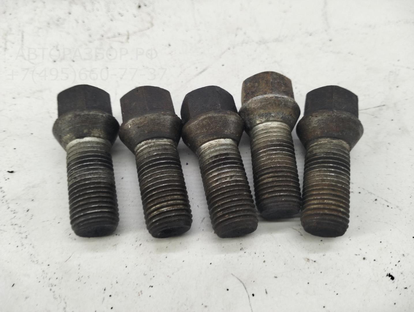 Болт колесный