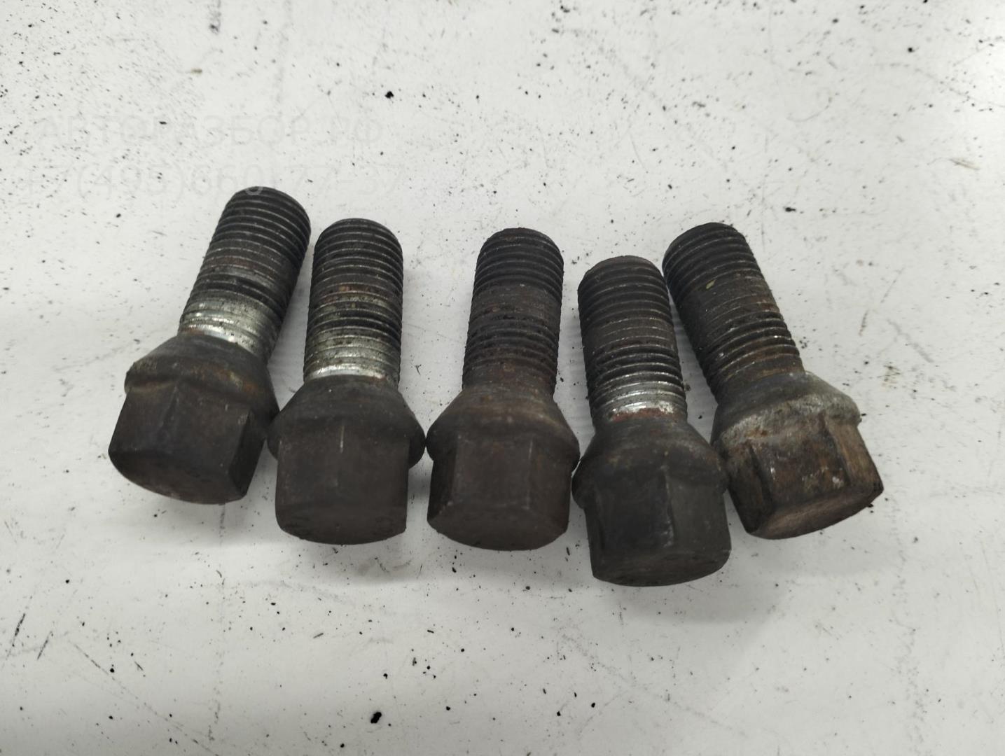 Болт колесный